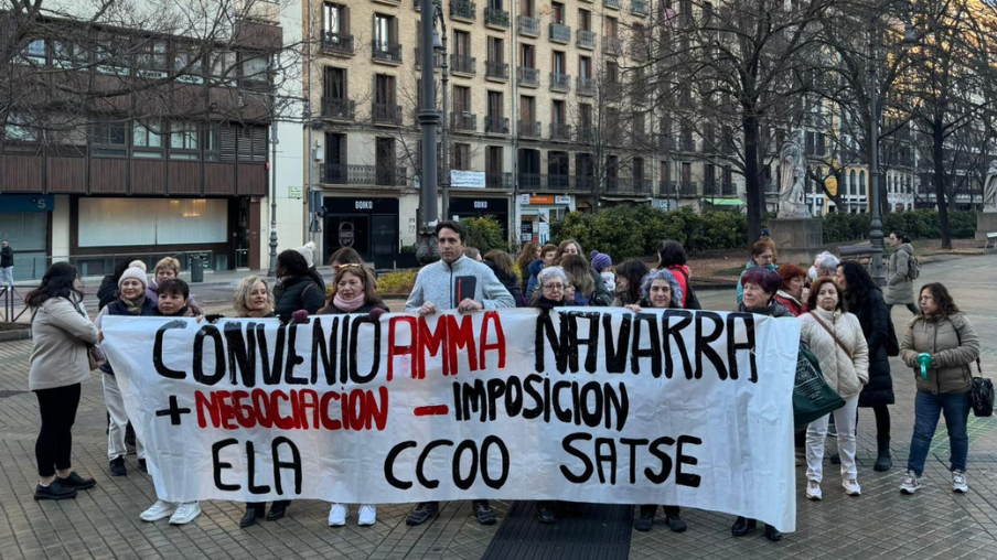 Concentración para la negociación del convenio de residencias grupo AMAVIR