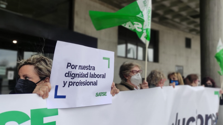 Concentración por la dignidad profesional y laboral de enfermeras y fisioterapeutas