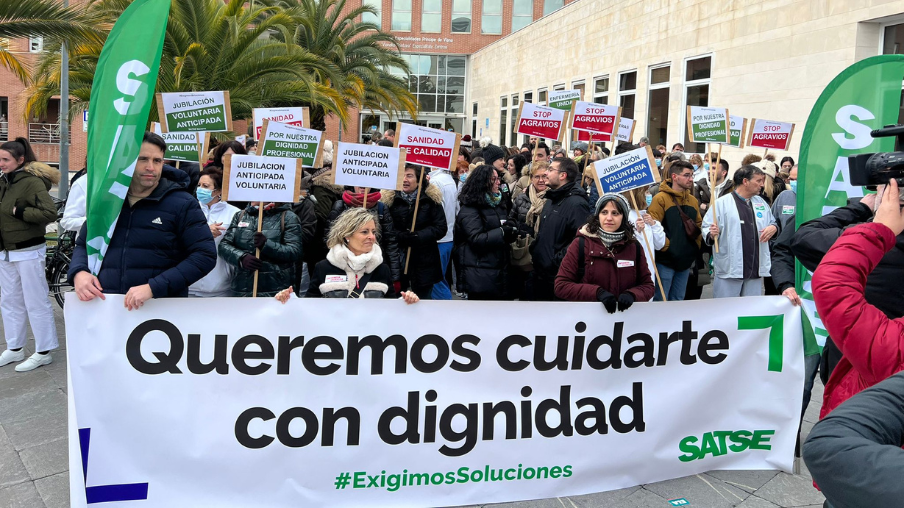 Concentración por las condiciones laborales de enfermería y fisioterapia en Pamplona